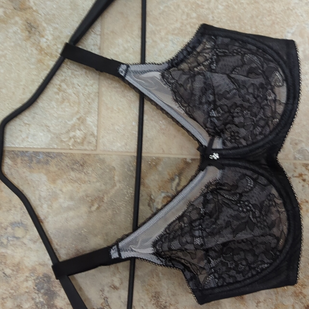 32D Wacoal Black Lace Bra